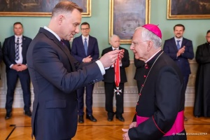 prezydent duda wręcza order arcybiskupowi jędraszewskiemu